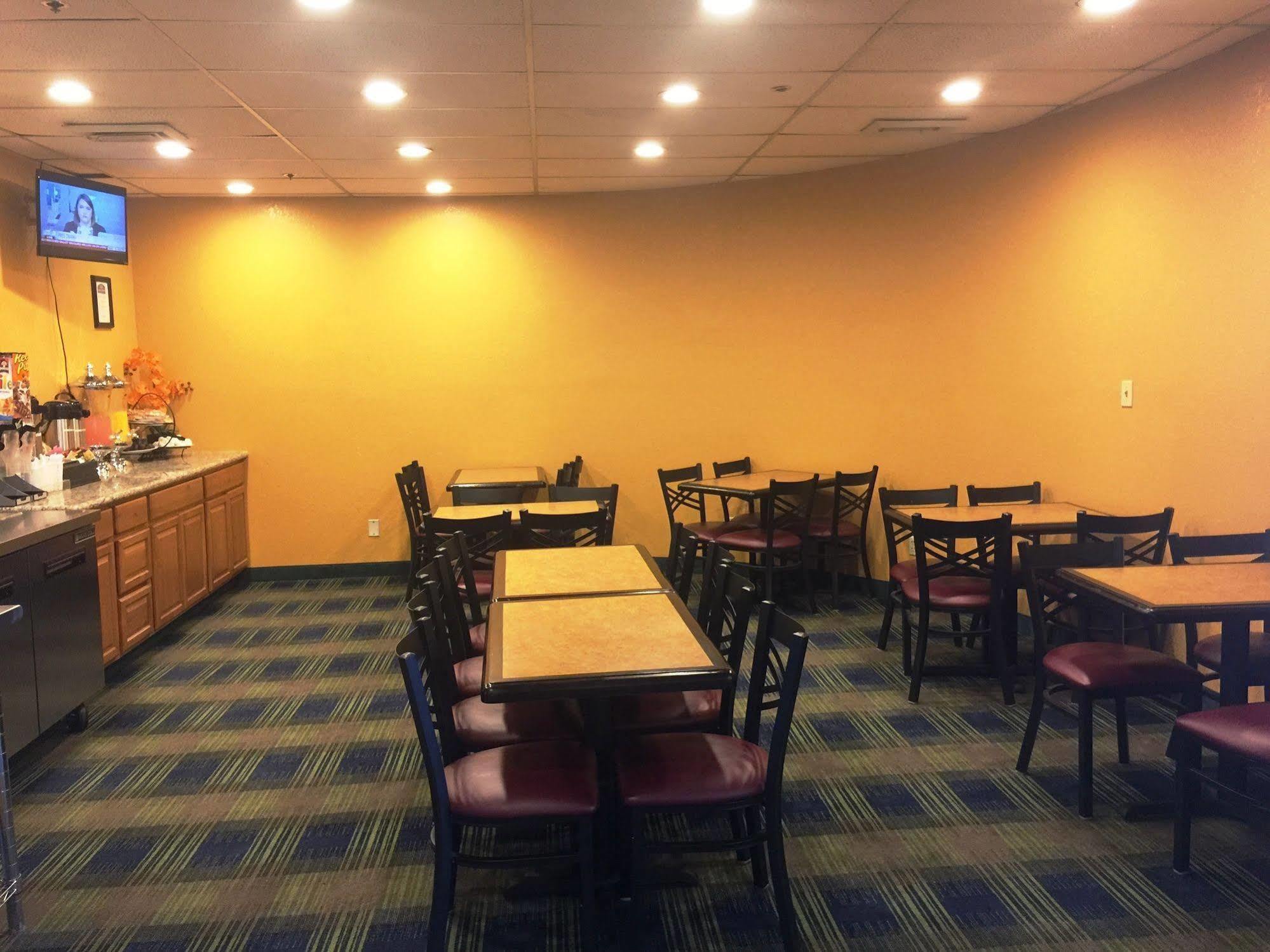Howard Johnson By Wyndham Denver West วีทริดจ์ ภายนอก รูปภาพ