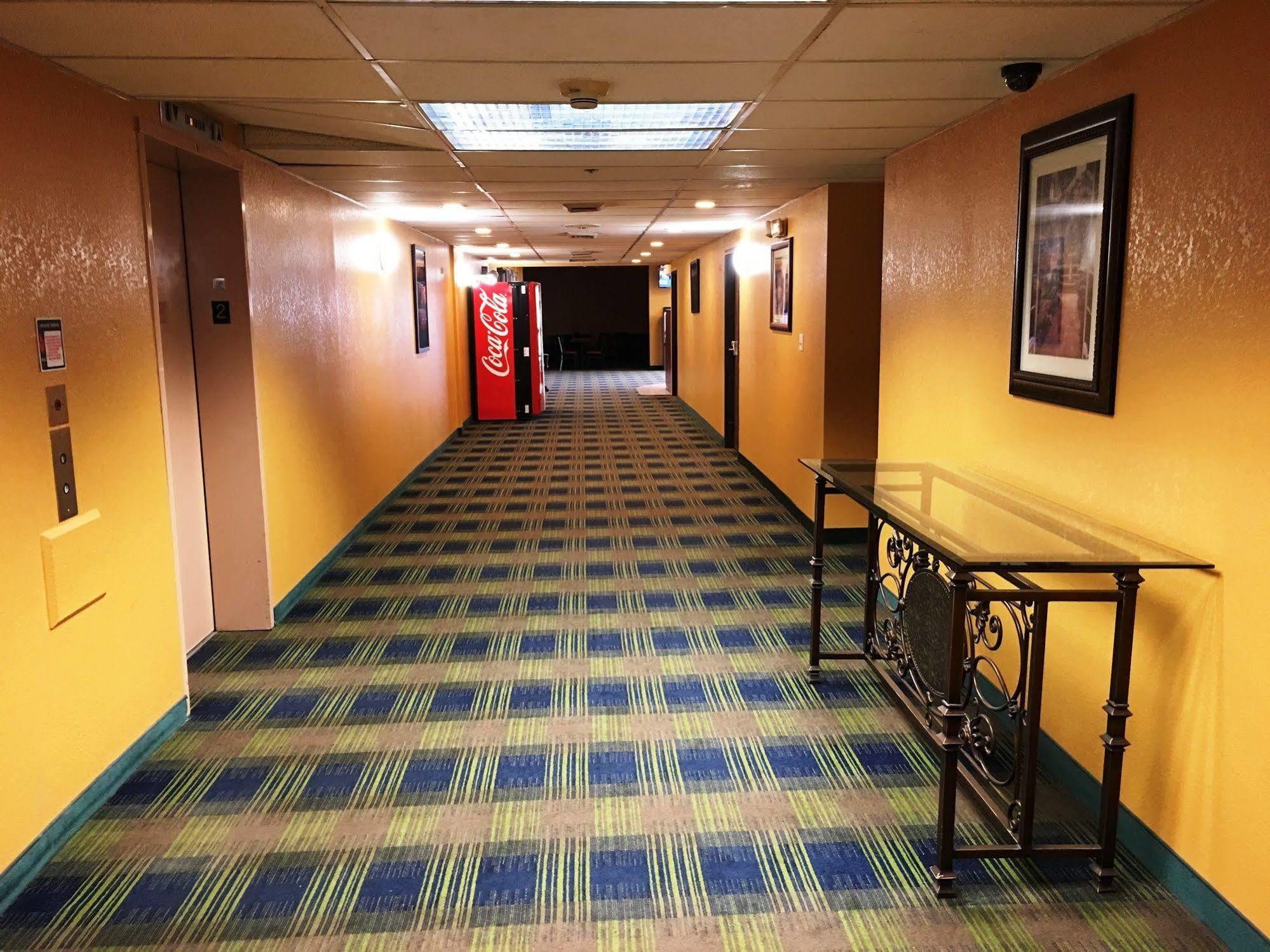 Howard Johnson By Wyndham Denver West วีทริดจ์ ภายนอก รูปภาพ