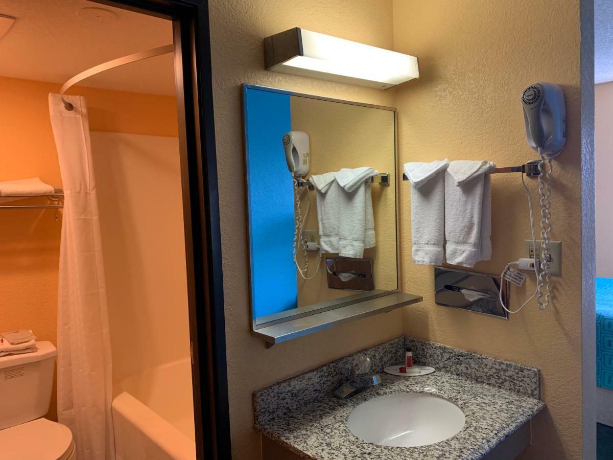 Howard Johnson By Wyndham Denver West วีทริดจ์ ภายนอก รูปภาพ